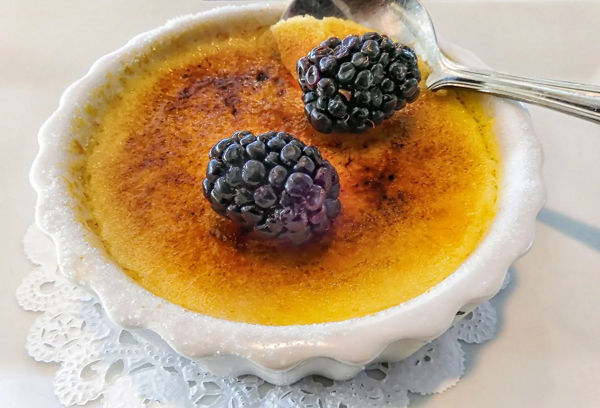 Quel est le temps de cuisson d'une crème brûlée au bain-marie ?